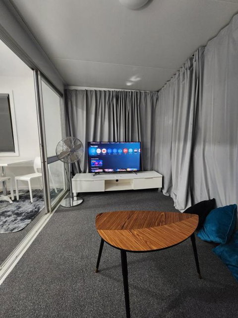 Entire Studio Apartment - Self Check-in - Whitsundays Accommodation 1