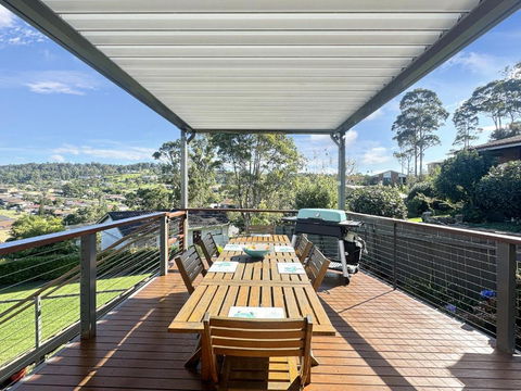Fab 3-Bed Stay With Great Outdoors & Water Views - Whitsundays Accommodation 2