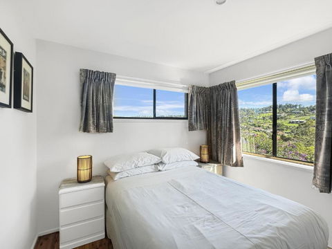 Fab 3-Bed Stay With Great Outdoors & Water Views - Whitsundays Accommodation 3