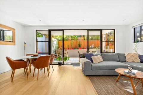 Fab Bondi 2-Bed With Courtyard & Alfresco Dining - Whitsundays Accommodation 0