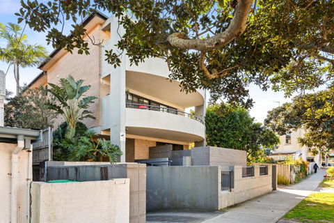 Fab Bondi 2-Bed With Courtyard & Alfresco Dining - Whitsundays Accommodation 4