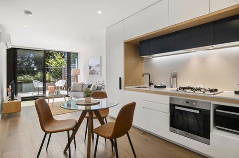 Fabulous 1-Bed With Pool And Private Courtyard - Whitsundays Accommodation 2