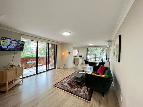 Fabulous 2 Bedroom Apartment, Secured Free Parking - Whitsundays Accommodation 0