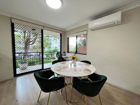Fabulous 2 Bedroom Apartment, Secured Free Parking - Whitsundays Accommodation 3