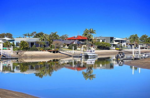 Fabulous Canal-front Unit In Mooloolaba - Whitsundays Accommodation 1