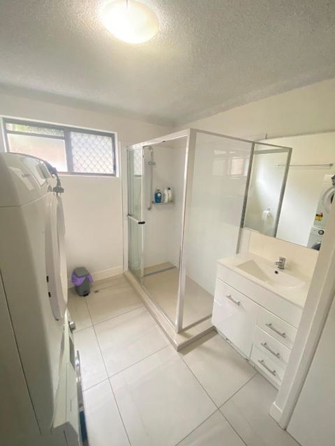 Fabulous Canal-front Unit In Mooloolaba - Whitsundays Accommodation 2