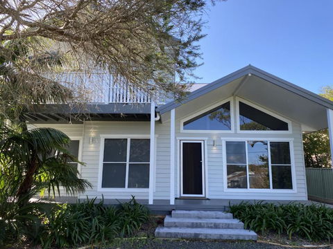 FAIR11W - Fairlight House - Whitsundays Accommodation 0