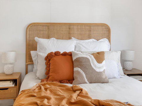 Fairways 18 - Cottage In The Centre Of Town - Whitsundays Accommodation 0