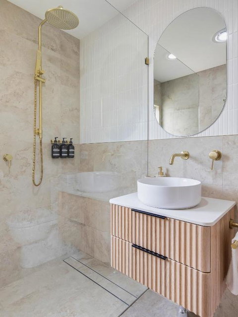 Fairways 18 - Cottage In The Centre Of Town - Whitsundays Accommodation 3