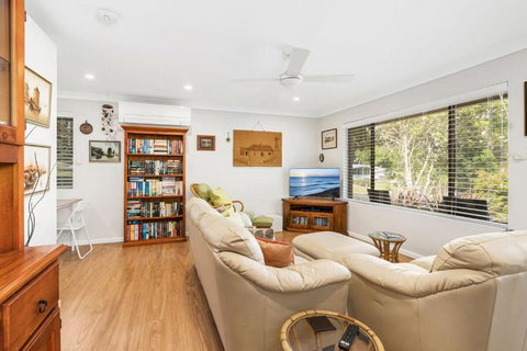 Family Coastal Escape Narrawallee NSW - Whitsundays Accommodation 1