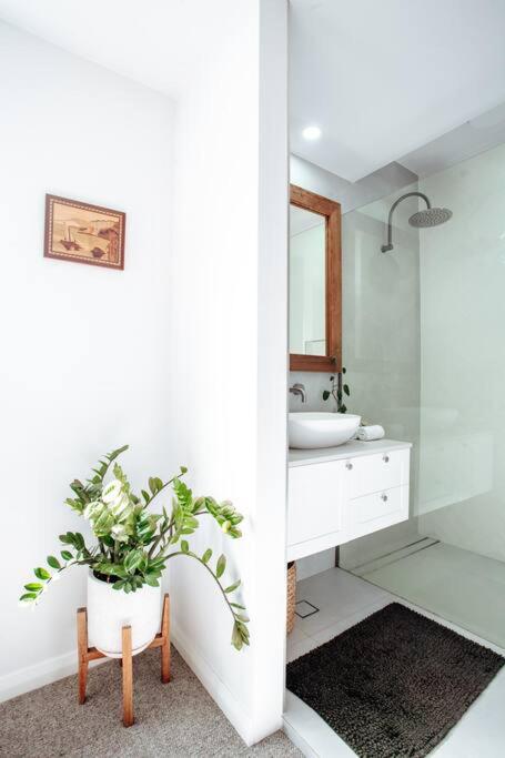 Family Friendly Home By The Lake - Whitsundays Accommodation 1