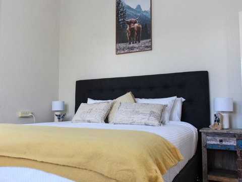 Family Retreat East Tamworth - Whitsundays Accommodation 1