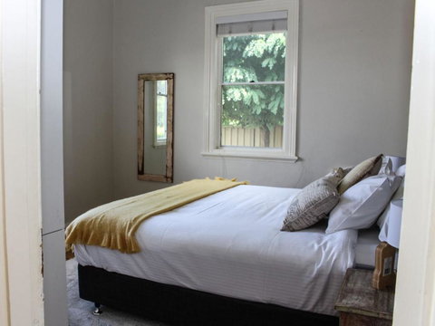 Family Retreat East Tamworth - Whitsundays Accommodation 3