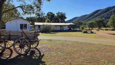 Feathertop Views - Whitsundays Accommodation 0