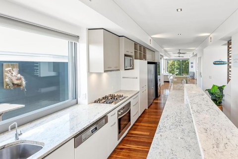 Ferguson St Family Home In Fabulous Location - Whitsundays Accommodation 1