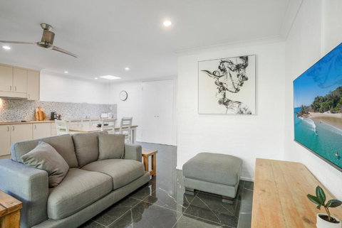 Fiesta Palms 4 - Whitsundays Accommodation 3