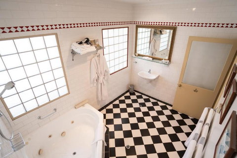 Fire Station Inn - Whitsundays Accommodation 4