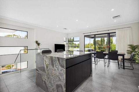 First-Class Townhouse W Free Parking And Wi-Fi - Whitsundays Accommodation 0