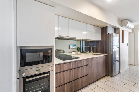 First Light Mooloolaba 9th Floor Apartment With Ocean Views - Whitsundays Accommodation 4