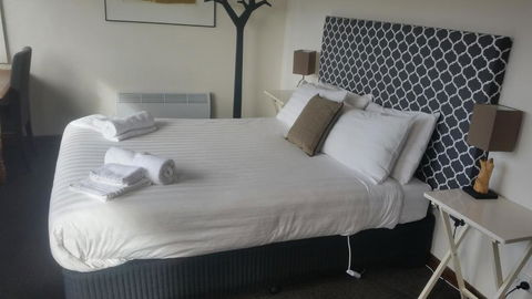 Fish Creek Hotel - Whitsundays Accommodation 4