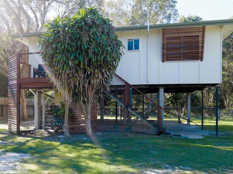 FLINDERS BEACHHOUSE - Whitsundays Accommodation 0