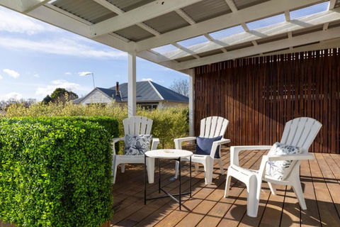 FOREST CORNER - 3 BEDROOM WEATHERBOARD, TRENTHAM - Whitsundays Accommodation 2