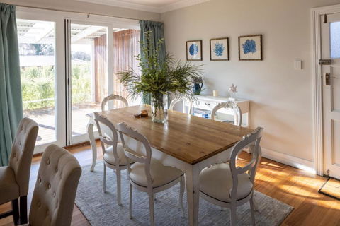 FOREST CORNER - 3 BEDROOM WEATHERBOARD, TRENTHAM - Whitsundays Accommodation 1