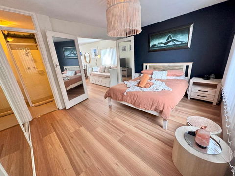 FORR64 - Cosy East Perth Retreat - Whitsundays Accommodation 1