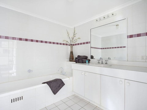 Fathoms 2 - Whitsundays Accommodation 4