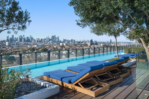 FLEMINGTON - Melbourne City Views - Whitsundays Accommodation 0