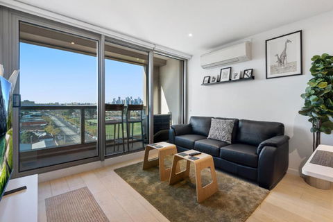 FLEMINGTON - Melbourne City Views - Whitsundays Accommodation 1