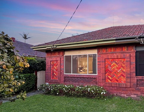 Family Retreat House 3 Bdrm With Parking Netflix Close To Train - Whitsundays Accommodation 2