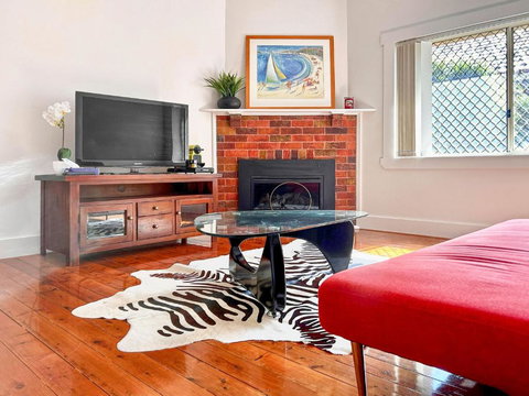 Family Retreat House 3 Bdrm With Parking Netflix Close To Train - Whitsundays Accommodation 3