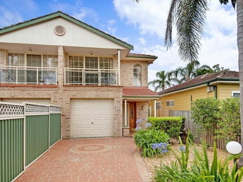 FRENCH HOUSE - Whitsundays Accommodation 0