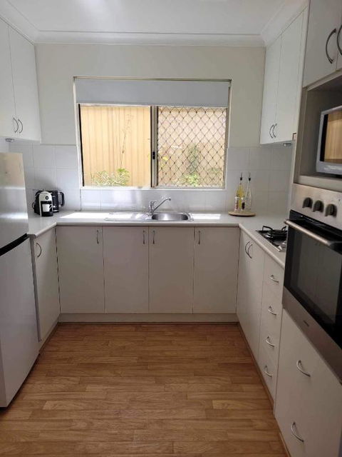G&R Beach Cottage - Whitsundays Accommodation 4