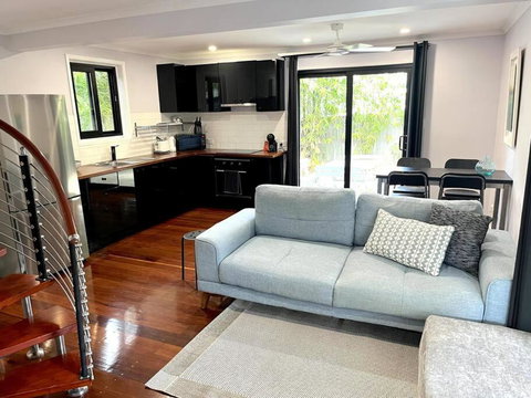 Gabba Central Lofthouse Sleeps5 Pets - Whitsundays Accommodation 4