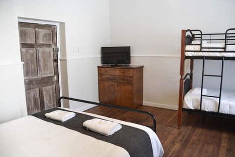 George IV Inn - Whitsundays Accommodation 4