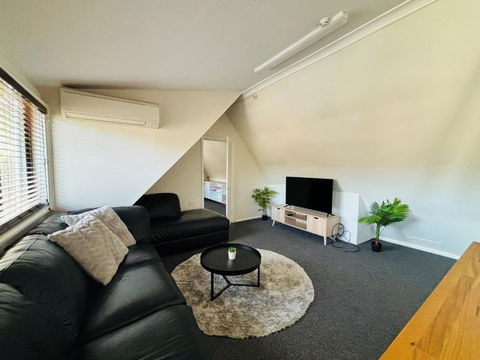 George IV Inn - Whitsundays Accommodation 2