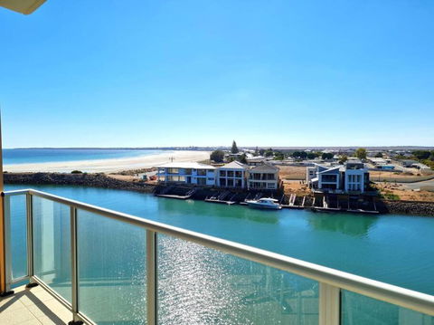 Glam Apartment 21 - Whitsundays Accommodation 0