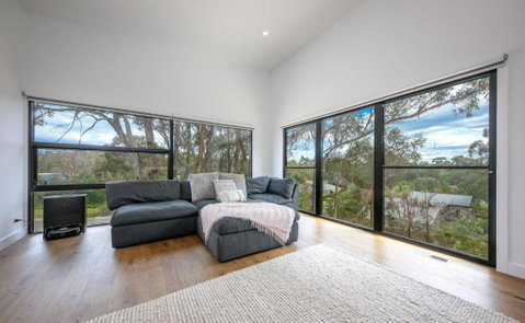 Glamour In Gisborne - With Spa! - Whitsundays Accommodation 1