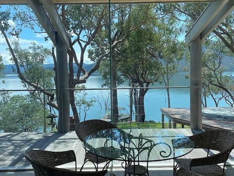 Glasshouse On The Lake - Whitsundays Accommodation 1
