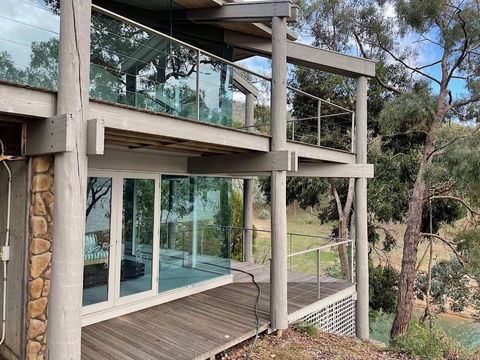 Glasshouse On The Lake - Whitsundays Accommodation 3