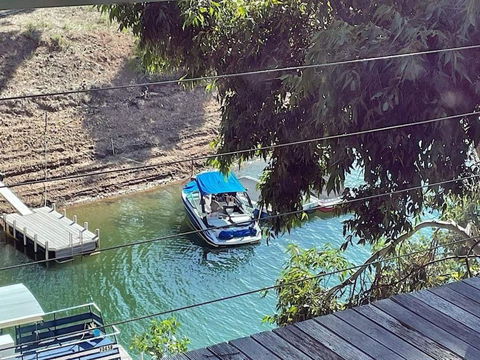 Glasshouse On The Lake - Whitsundays Accommodation 4