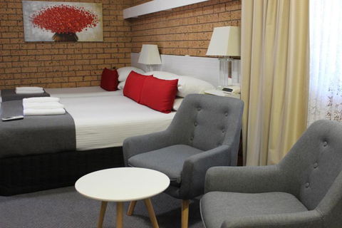 Golden Harvest Motor Inn Moree - Whitsundays Accommodation 0