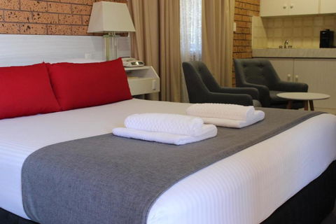 Golden Harvest Motor Inn Moree - Whitsundays Accommodation 4