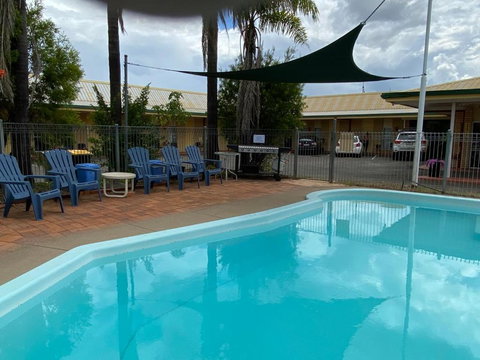 Golden West Motor Inn - Whitsundays Accommodation 1