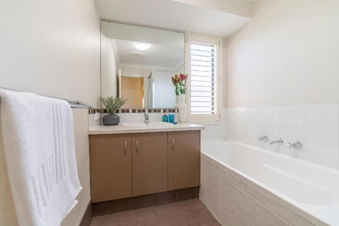 Greenmount Getaway - Whitsundays Accommodation 4