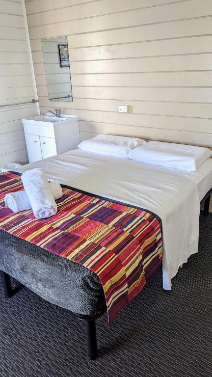 GRAND CENTRAL HOTEL PROSERPINE - Whitsundays Accommodation 0