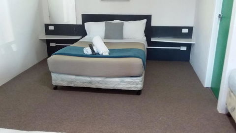 Green Door Motel - Whitsundays Accommodation 2