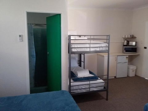 Green Door Motel - Whitsundays Accommodation 3